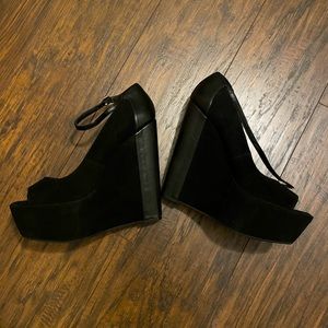 Black peep toe suede wedges by Halston Size 8 Like New